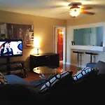 Downtown 1 Bedroom Apartment 18H
